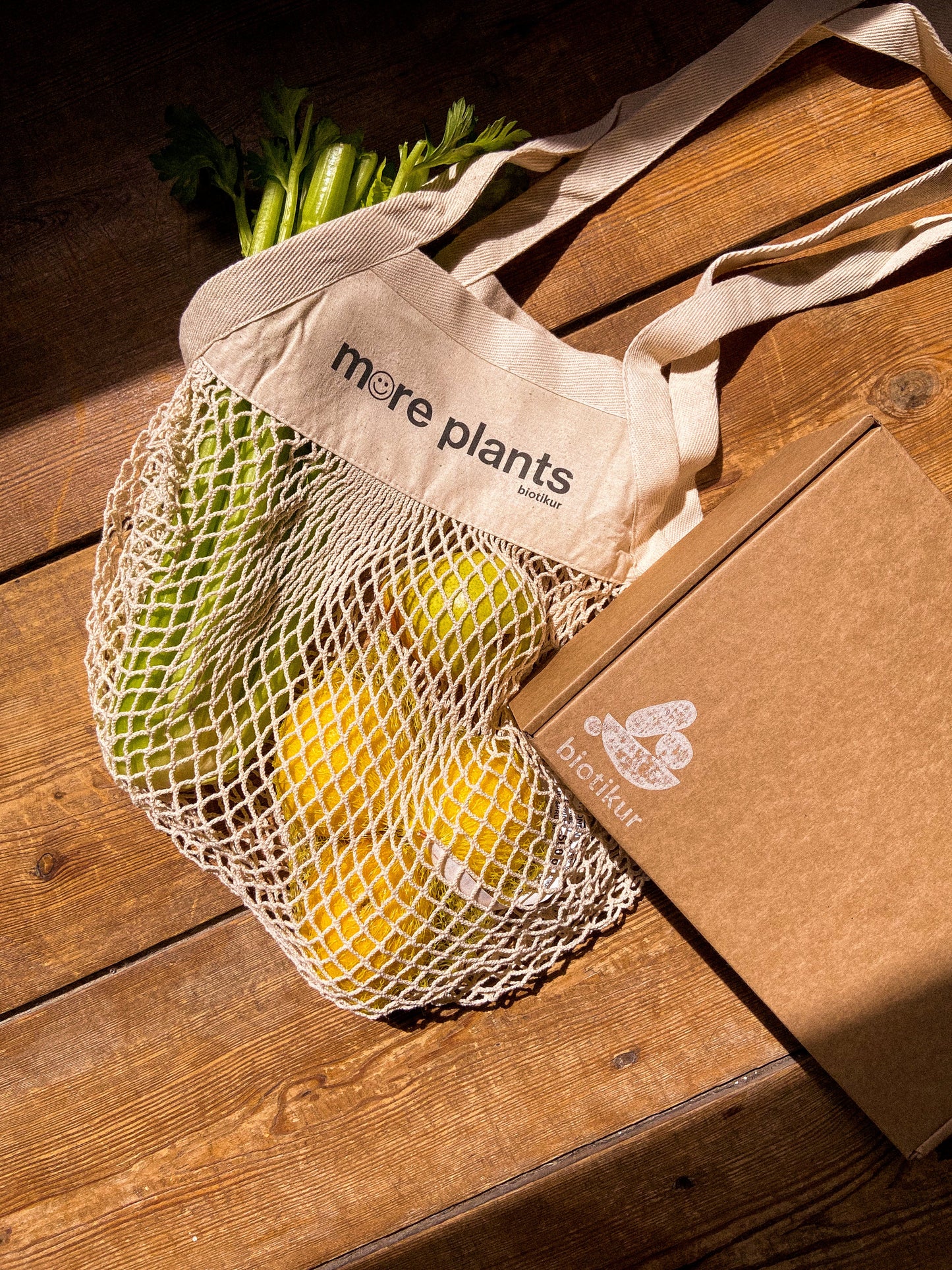 'more plants' fruit & veg market bag
